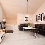 2 House B 39 *